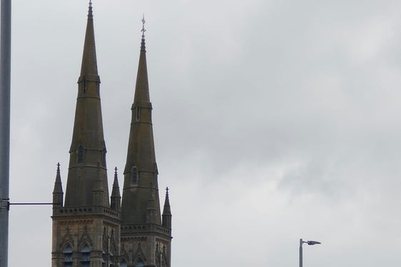 Una parte delle peaces lines a Belfast, il celebre muro che separa la capitale dell'Irlanda del Nord. (Foto: USP/Servizio giovani/Konrad Pamer)