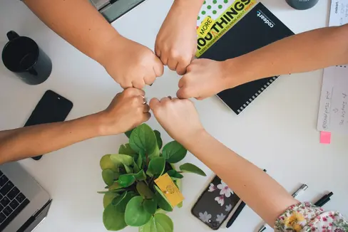 Corona-Hilfen für Genossenschaften mit mindestens 20 Prozent Umsatzrückgang hat die Landesregierung beschlossen. (Foto: Unsplash)