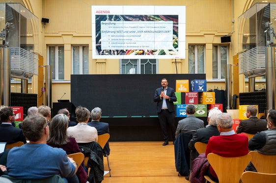Auch IDM Südtirol Präsident Hansi Pichler betonte die Wichtigkeit der sogenannten Kümmerer, welche die Vernetzung, Planung und Kommunikation entlang der gesamten Wertschöpfungskette unterstützen. (Foto: LPA/Fabio Brucculeri)