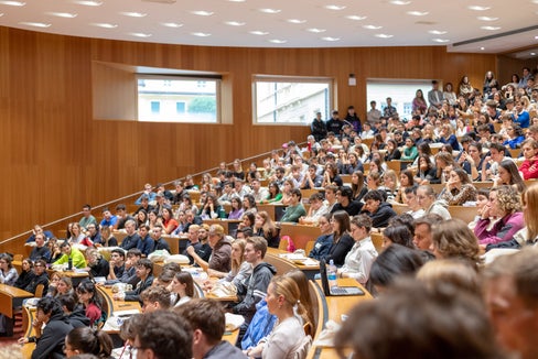 Besonders in der deutschen Abteilung ist die Zahl der Bewerbungen für den Masterstudiengang Bildungswissenschaften für den Primarbereich gegenüber dem vergangenen Studienjahr angestiegen. (Foto: unibz)