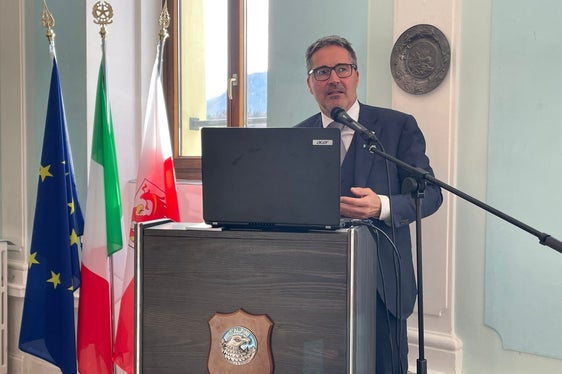 “L’opera che inauguriamo oggi è molto più di una struttura, rappresenta l’incontro di più esigenze. Non solo esigenze delle amministrazioni pubbliche, ma soprattutto esigenze della collettività, ha commentato il presidente Arno Kompatscher. (Foto: Ministero della Difesa)