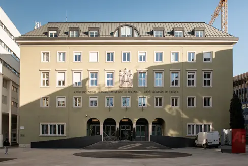 Am 3. Juli verabschiedete der Südtiroler Landtag (im Bild der Sitz am Silvius-Magnago-Platz) ein Omnibusgesetz, das auch wichtige Neuerungen für Bezirksräte und Bezirksausschüsse bringt. (Foto: LPA)