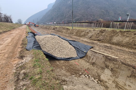 L'Ufficio Sistemazione bacini montani sud ha realizzato un contenitore di drenaggio lungo circa 600 metri sull'argine dell'Adige. (Foto: USP/Ufficio Sistemazione bacini montani sud)