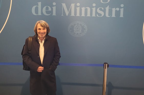 Gesundheitslandesrat Hubert Messner äußerte sich nach dem Treffen mit den Ministern Orazio Schillaci und Tommaso Foti in Rom zuversichtlich, dass die Weiterentwicklung der wohnortnahen Versorgung vorangebracht werden könne. Die neuen Strukturen werden langfristig zur Stärkung der Gesundheitsversorgung in Südtirol und dem restlichen Italien beitragen, sagte Messner. (Foto: LPA/Michael Mayr)