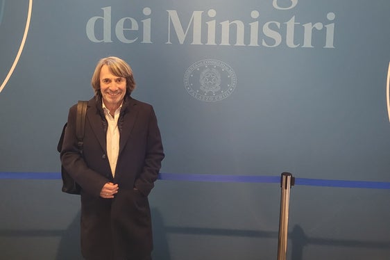 Gesundheitslandesrat Hubert Messner äußerte sich nach dem Treffen mit den Ministern Orazio Schillaci und Tommaso Foti in Rom zuversichtlich, dass die Weiterentwicklung der wohnortnahen Versorgung vorangebracht werden könne. Die neuen Strukturen werden langfristig zur Stärkung der Gesundheitsversorgung in Südtirol und dem restlichen Italien beitragen, sagte Messner. (Foto: LPA/Michael Mayr)