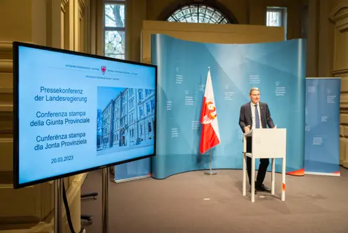 Il presidente Arno Kompatscher ha riferito oggi sulle decisioni della Giunta provinciale (Foto: ASP/Fabio Brucculeri)