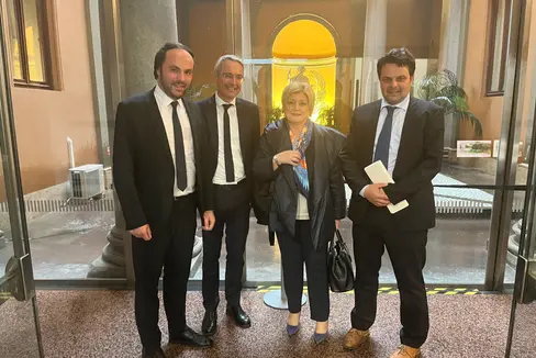 Landesrat Achammer (ganz l.) mit Ministerin Calderone sowie Senator Durnwalder (ganz r.) und Kammerabgeordneten Steger (Foto: LPA/R. Ploner)