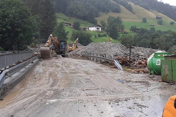 Auch der Landesstraßendienst war sowohl in Pflersch als auch in der Gemeinde Ahrntal im Einsatz. (Foto: Landesstraßendienst)