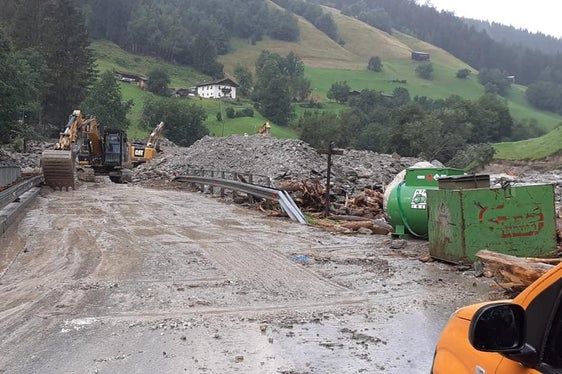 Auch der Landesstraßendienst war sowohl in Pflersch als auch in der Gemeinde Ahrntal im Einsatz. (Foto: Landesstraßendienst)