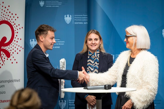 Da appassionato di calcio a esperto di parità di genere: Niccolò Truzzi ha trasformato la sua passione in una vocazione e vuole aiutare il calcio femminile a ottenere maggiore visibilità e apprezzamento attraverso il suo lavoro. (Foto: USP/Fabio Brucculeri)