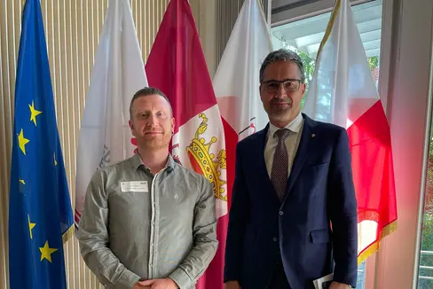 Il presidente della Provincia, Arno Kompatscher, con Hannes Götsch fondatore e Ceo del laboratorio BASIS Venosta di Silandro (Foto: ASP/Ufficio di Bruxelles)