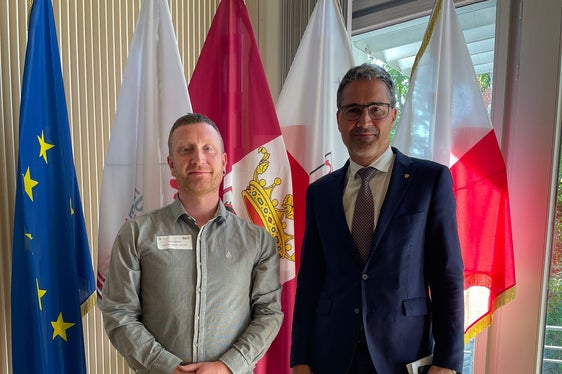 Il presidente della Provincia, Arno Kompatscher, con Hannes Götsch fondatore e Ceo del laboratorio BASIS Venosta di Silandro (Foto: ASP/Ufficio di Bruxelles)