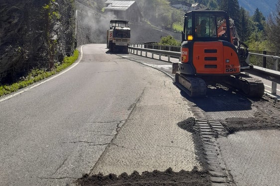 La discussione tra gli assessori provinciali e i sindacati si è incentrata su una possibile rivisitazione della situazione contrattuale dei dipendenti delle Ripartizioni Servizio strade e Infrastrutture. (Foto: Servizio strade Val Venosta)