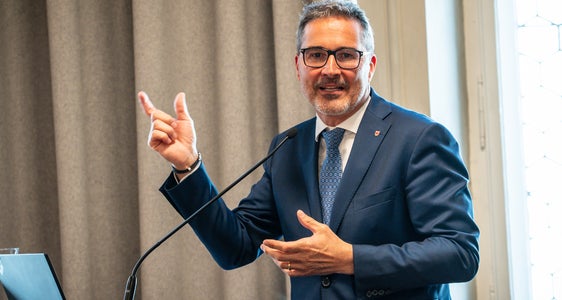 Landeshauptmann Arno Kompatscher (Südtirol): „Mit der Euregio-Jobbörse wird ein gemeinsamer Arbeitsmarkt für Bürgerinnen und Bürger sowie Unternehmen der Euregio konkret erlebbar.“ (Foto: Land Tirol/Fitsch)