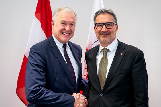 Martin Eichtinger ist der neue österreichische Botschafter in Rom. Landeshauptmann Arno Kompatscher begrüßte ihn heute (15. November) in Bozen. (Foto: LPA/Fabio Brucculeri)