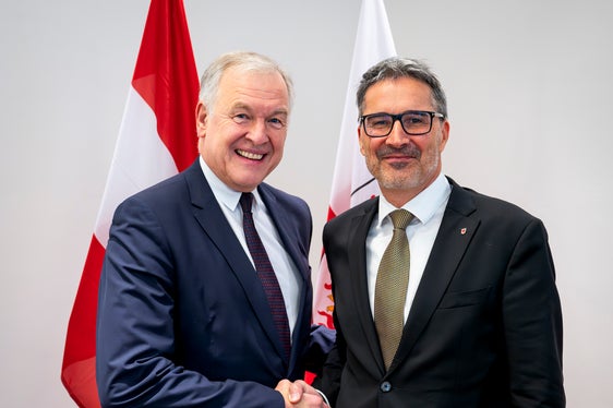 Martin Eichtinger ist der neue österreichische Botschafter in Rom. Landeshauptmann Arno Kompatscher begrüßte ihn heute (15. November) in Bozen. (Foto: LPA/Fabio Brucculeri)