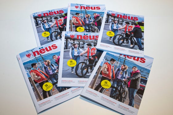 Nëus wird künftig vier Mal jährlich erscheinen. Die Titelgeschichte der ersten Ausgabe von nëus ist dem neuen Mobilitätsplan des Landes gewidmet. (Foto: LPA/Fabio Brucculeri)