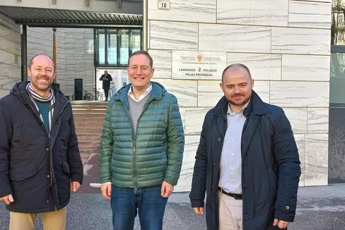 L’assessore Massimo Bessone (al centro), il direttore di Ripartizione Daniel Bedin (dx) e il direttore del nuovo Ufficio Amministrazione ed espropri Fabrizio Oliver (Foto: ASP/Anna Pitarelli)