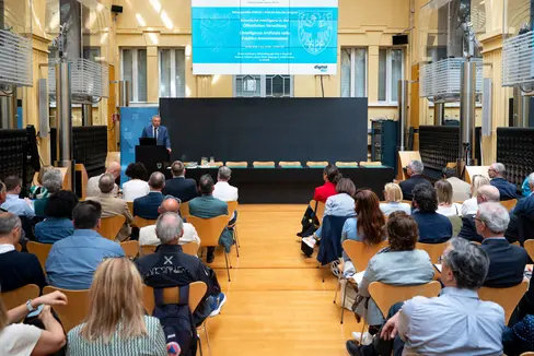 Beim Führungskräfte-Forum der Landesverwaltung drehte sich diese Woche alles um den praxisnahen und rechtskonformen Einsatz von KI – mit Fokus auf Nutzen für Bürgerinnen und Bürger. (Foto: LPA/Fabio Brucculeri)