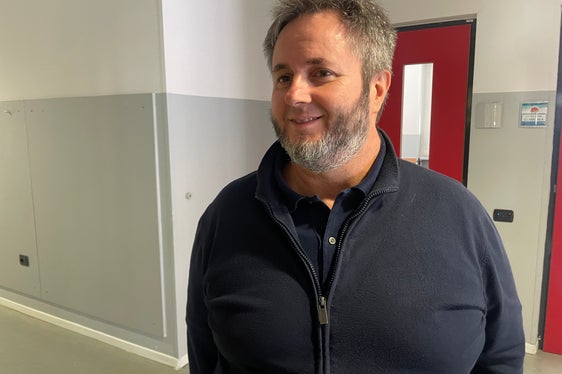 Stefano Monfalcon, preside del Liceo, ha sottolineato l'importanza della collaborazione e dell'intelligenza artificiale nel progetto (Foto: USP/GNews)