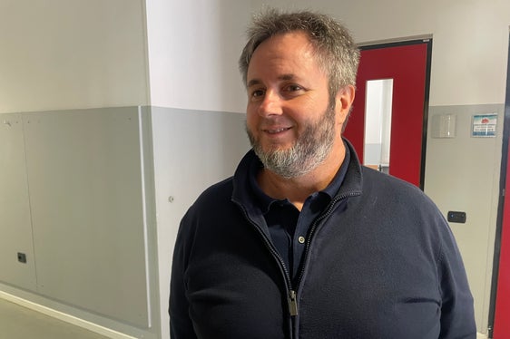 Stefano Monfalcon, preside del Liceo, ha sottolineato l'importanza della collaborazione e dell'intelligenza artificiale nel progetto (Foto: USP/GNews)