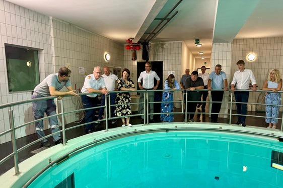 Un momento della visita della delegazione dell'Alta Austria alla scuola provinciale dei Vigili del fuoco di Vilpiano. (Foto: ASP/Unione provinciale dei Corpi dei vigili del fuoco volontari dell'Alto Adige/Diddi Osele)