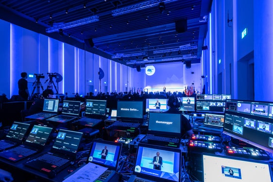 Moderiert vom ORF-Journalisten Andreas Pfeifer, musikalisch umrahmt vom Haydn-Ensemble und mit viel Politprominenz ist heute Nachmittag in der Messe Bozen die Auftaktveranstaltung der Südtiroler und Trentiner Eusalp-Präsidentschaft über die Bühne gegangen. (Foto: LPA/Ivo Corrà)