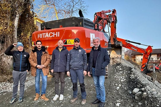 Da sinistra il direttore della Area funzionale bacini montani Fabio De Polo, il sindaco Peter Gasser, il vicesindaco Helmut Verginer, il caposquadra Patrick Lanthaler e l'assessore provinciale Arnold Schuler. (Foto: Ufficio Sistemazione bacini montani nord)