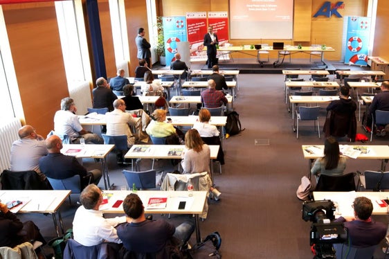 I primi risultati del sondaggio condotto nell'Euregio sulle condizioni di lavoro sono stati presentati oggi a Innsbruck (Foto: AK Tirol)