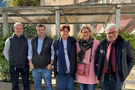 Die Jury 2025 mit Koordinatorin Elisabeth Berger (2.v.r.): Leo Hilpold, Volkmar Mair, Dorothea Vieider und Walter Angonese (von links). (Foto: Landesabteilung Natur, Landschaft und Raumentwicklung)