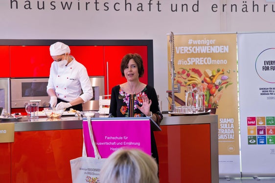 Seit dem Jahr 2018 ist das Land Südtirol dabei, die Lebensmittelverschwendung aktiv anzugehen, sagte Amtsdirektorin Petra Frei. (Foto: LPA/Greta Stuefer)