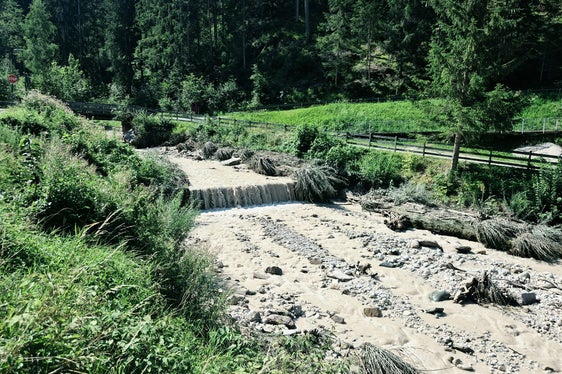 Breienbach mit Spuren der Hochwasserwelle (Foto: LPA/Landesamt für Wildbach- und Lawinenverbauung Süd)