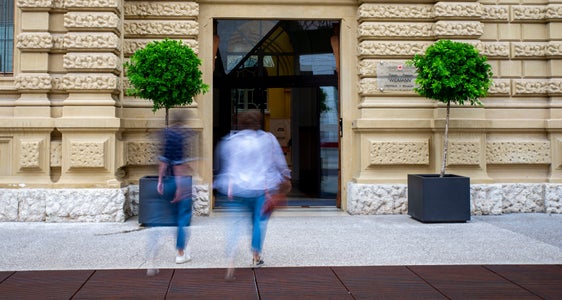 17 Listenzeichen für die Südtiroler Landtagswahlen 2023 wurden gestern und heute (30. August) Im Landhaus 1 (im Bild) in Bozen hinterlegt. Die Wahlbehörde hat alle geprüft und zugelassen. (Foto: LPA/Fabio Brucculeri)