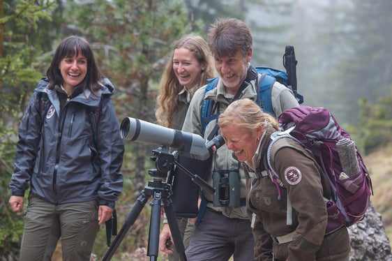 Die zahlreichen Sommerveranstaltungen in den sieben Naturparks Südtirols sind nur dank der saisonalen Schutzgebietsbetreuer möglich. Im Bild einige der saisonalen Schutzgebietsbetreuer im Rahmen ihrer Fachausbildung. (Foto: LPA/Amt für Natur)