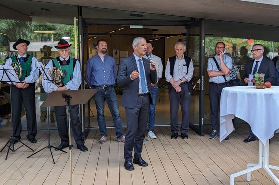 Landesrat Peter Brunner bei der Eröffnungsfeier: Das Naturparkhaus ist eine großartige Möglichkeit, die Vielfalt und Schönheit Südtirols zu erleben. (Foto: LPA/Vera Brunetti)
