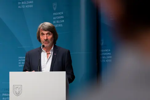 Die Landesregierung hat beschlossen, dass Ärztinnen und Ärzte für Allgemeinmedizin eine Förderung für den Ankauf von Medizinprodukten für die Diagnostik der ersten Ebene beantragen können. Das teilte heute Gesundheitslandesrat Hubert Messner mit. (Foto: LPA/Fabio Brucculeri)