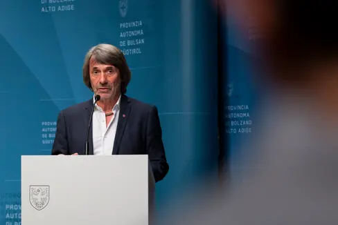 Die Landesregierung hat beschlossen, dass Ärztinnen und Ärzte für Allgemeinmedizin eine Förderung für den Ankauf von Medizinprodukten für die Diagnostik der ersten Ebene beantragen können. Das teilte heute Gesundheitslandesrat Hubert Messner mit. (Foto: LPA/Fabio Brucculeri)