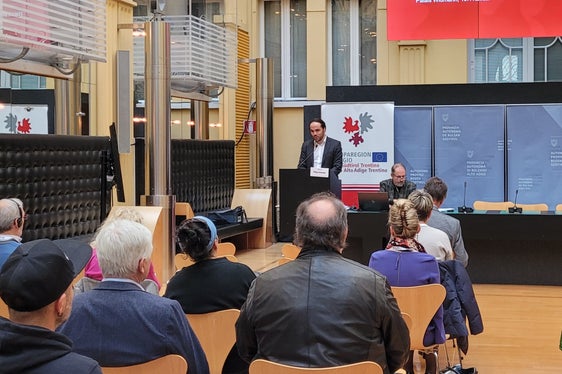 È importante far emergere e valorizzare la ricchezza storica e culturale legata a questa antica Via Claudia Augusta, fa presente l'assessore provinciale alla cultura Philipp Achammer (Foto: Euregio/Armin Gluderer)