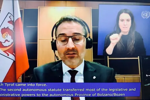 l 14° Forum dell’ONU sulle minoranze a Ginevra riguarda la prevenzione dei conflitti e la protezione dei diritti umani delle minoranze. Il presidente Kompatscher ha illustrato il modello Alto Adige (Foto: ASP)