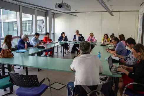 Durante l’ultima seduta della Consulta per le persone anziane il presidente del Consorzio dei Comuni, Andreas Schatzer, ha riferito sullo stato dell'arte dei Programmi di sviluppo comunale (Foto: ASP/Greta Stuefer)