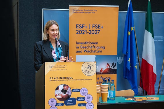 Le misure volte a contrastare l'abbandono scolastico e a rafforzare le competenze rimarranno al centro del FSE+ fino alla fine di questo periodo di programmazione, ha dichiarato Martha Gärber, direttrice della Ripartizione Europa. (Foto: USP/Greta Stuefer)
