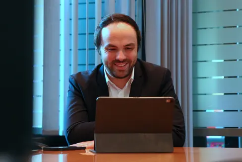 Zentrales Thema der Videokonferenz von Unterrichtsminister Giuseppe Valditara mit Bildungslandesrat Philipp Achammer (im Bild) war das modulare Bildungssystem. (Foto: LPA/Ingrid Silginer)