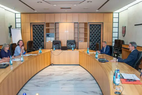 Il presidente della Provincia, Arno Kompatscher e l'asssessora Waltraud Deeg a colloquio con i rappresentanti dell'associazione Sudtirolesi nel mondo (Foto: ASP/Fabio Brucculeri)