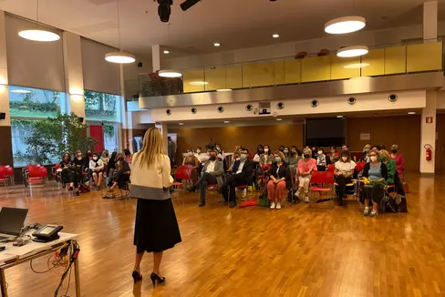 40 Supplenzlehrkräfte haben über den berufsbegleitenden Ausbildungslehrgang die Lehrbefähigung für die Mittel- und Oberschule erworben und ihr Abschlussdiplom erhalten. (Foto: LPA/René Ploner)