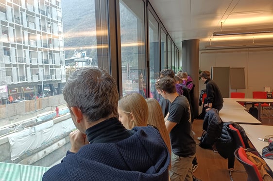 Auch die Berufe im Bauwesen wurden im Rahmen Orientierungstage beleuchtet, im Bild der Blick auf die Großbaustelle im Zentrum von Bozen (Foto: LPA/Christine Zingerle)