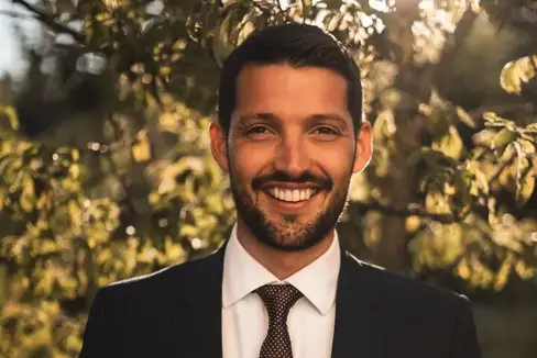 Der Bürgermeister der Gemeinde Welsberg-Taisten, Dominik Oberstaller (im Bild), ist zum Präsidenten des Rates der Gemeinden gewählt worden. Landeshauptmann Arno Kompatscher gratuliert. (Foto: Gemeinde Welsberg-Taisten)