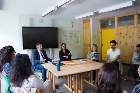 L’assessur ti á fat les aodanzes por n bun ann de scora, recordan che l’entusiasm, la pasciun y la motivaziun é componëntes fondamentales dl’insegnamënt. (Foto: ASP)