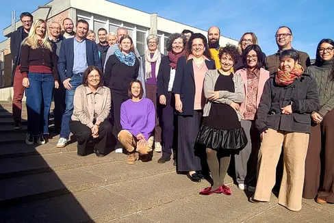 Die Leiterinnen und Leiter der 12 großen Südtiroler Weiterbildungseinrichtungen beim Jahrestreffen in der Cusanus-Akademie in Brixen. (Foto: Amt für Weiterbildung und Sprachen/Cusanus Akademie Andrea Oberfrank)