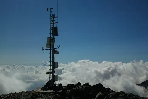 Am 19. Jänner wurde auf Südtirols höchster Wetterstation, dem Signalgipfel des Wilden Freigers (im Bild), mit minus 24,6 Grad Celsius die niedrigste Temperatur in einem ansonsten ausnehmend warmen Winter gemessen. (Foto: LPA/Landesamt für Meteorologie und Lawinenwarnung in der Agentur für Bevölkerungsschutz)