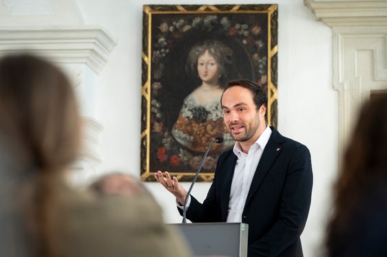 “Il nostro compito è quello di trasferire il patrimonio dell'archivio alla scienza e alla ricerca e quindi all'apprendimento per il presente. Questo compito è particolarmente importante in tempi come quelli attuali”, ha affermato l'assessore provinciale Philipp Achammer. (Foto: USP/Fabio Brucculeri)